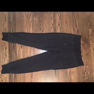 Black lulu lemon joggers size 6